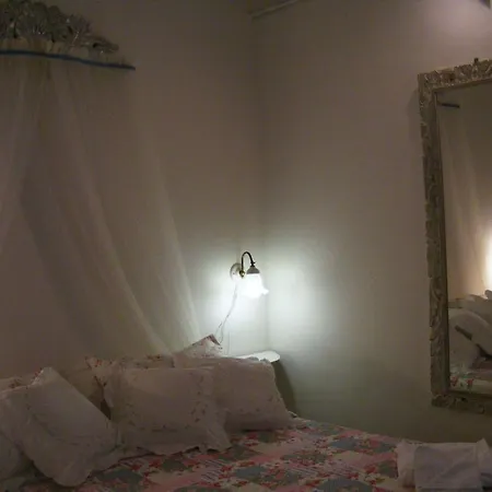 Apartment Romantisches Studio Im Lebhaftesten Viertel Roms