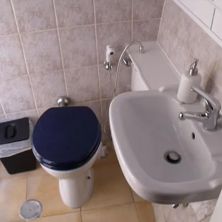 Apartment Romantisches Studio Im Lebhaftesten Viertel Roms