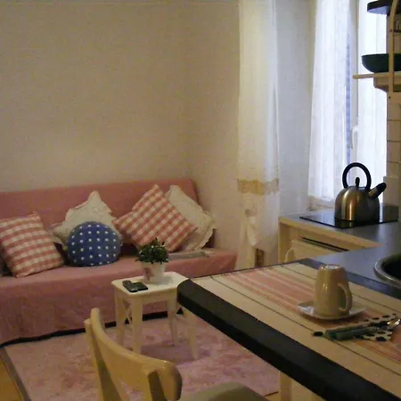 Apartment Romantisches Studio Im Lebhaftesten Viertel Roms